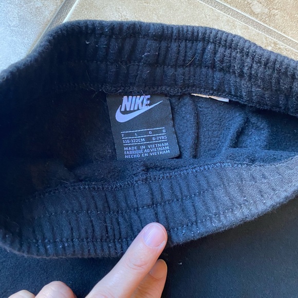 Nike sweatshirt and pants matching set size 6-7 - Picture 5 of 7